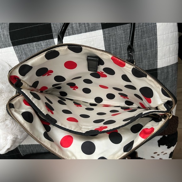 I don’t use it anymore. No stains rips or tears. Non smoking house - Picture 5 of 5